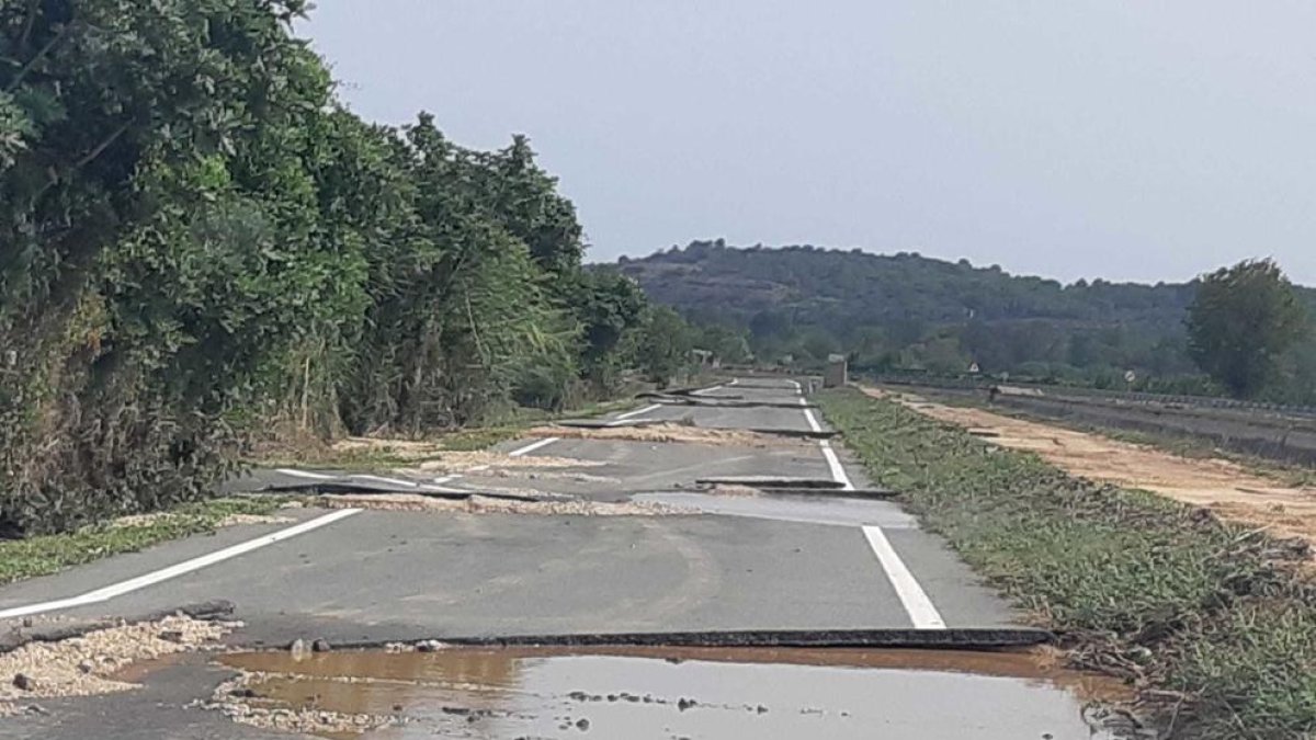 Carretera afectada a les Terres de l'Ebre per la DANA.