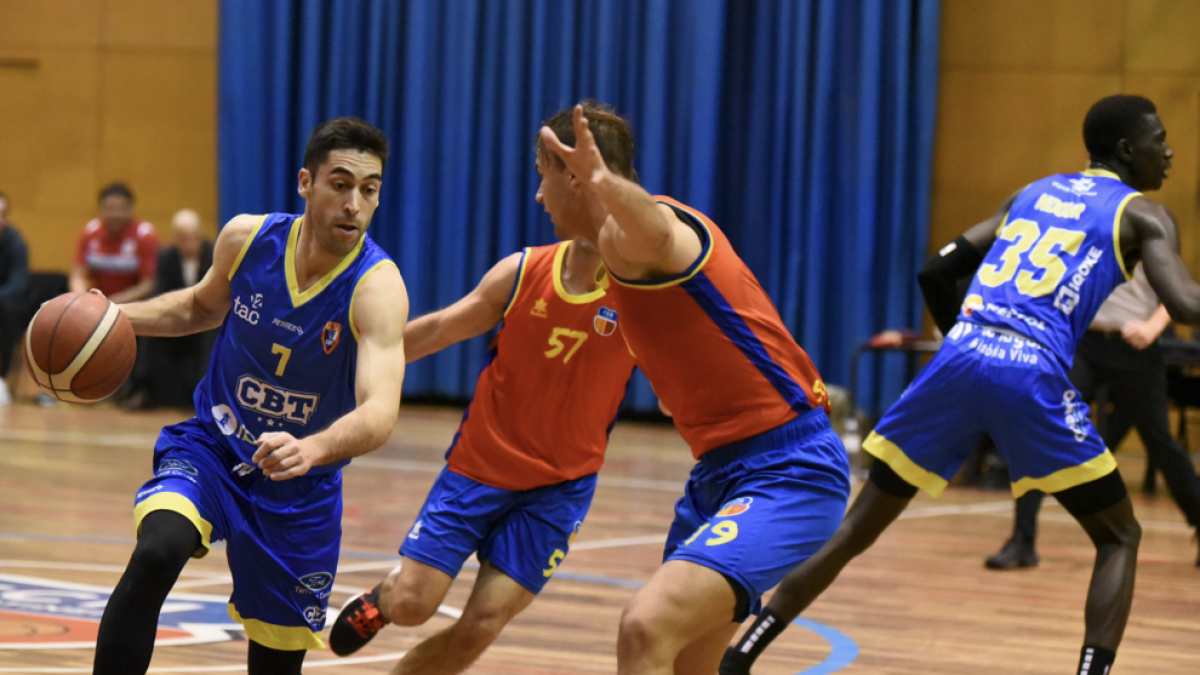 Imatge d'un partit del CBT a la pista del Martinenc durant la temporada passada.