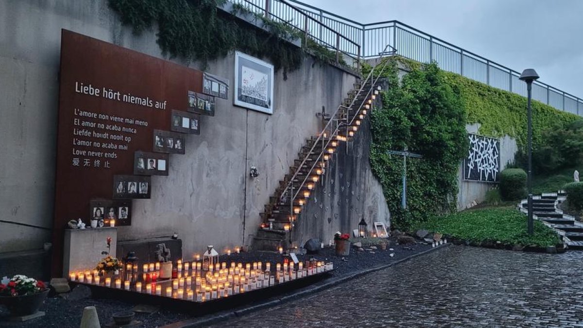 Memorial a Diusburg en record de les 21 víctimes mortals de la Love Parade.