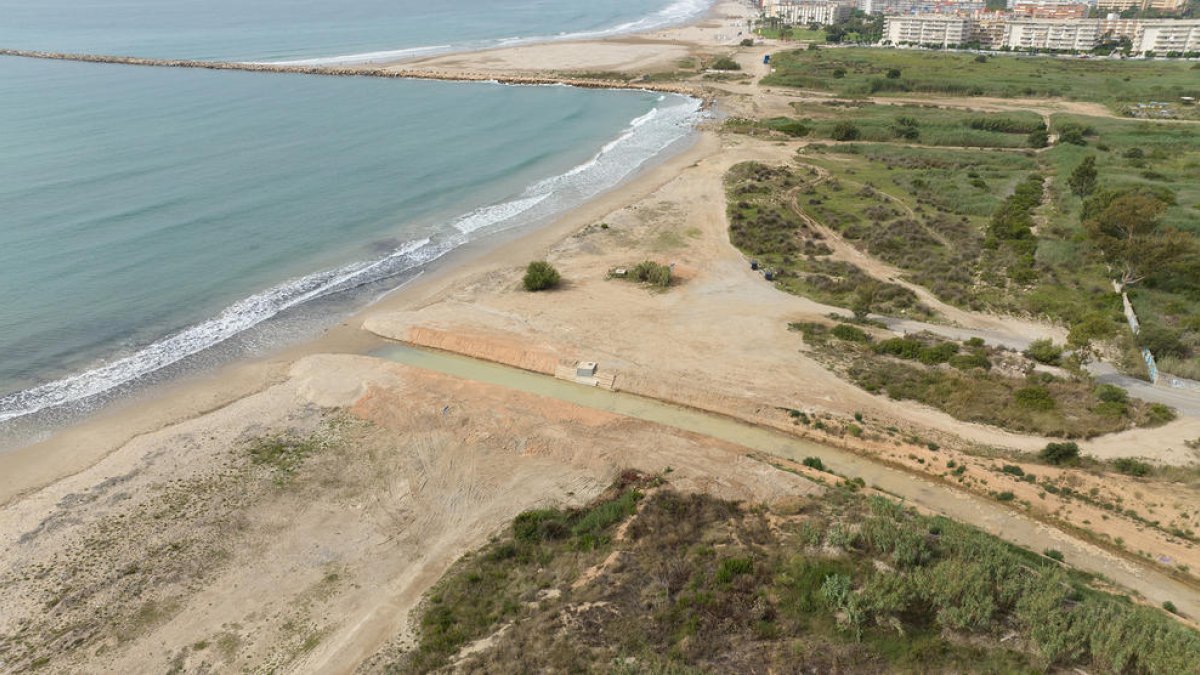 El nou canal permetrà desviar les aigües pluvials de les carreteres A-7, C-31b i TV-3146.