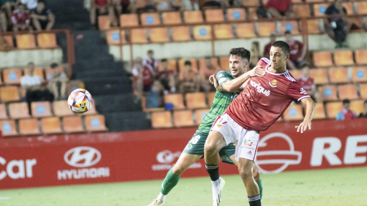 Pablo Fernández durant el partit contra l'Arenteiro.