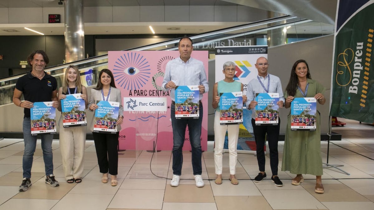 Imatge de la presentació de la Peonada Popular d'aquest dimecres i el cartell de l'esdeveniment.