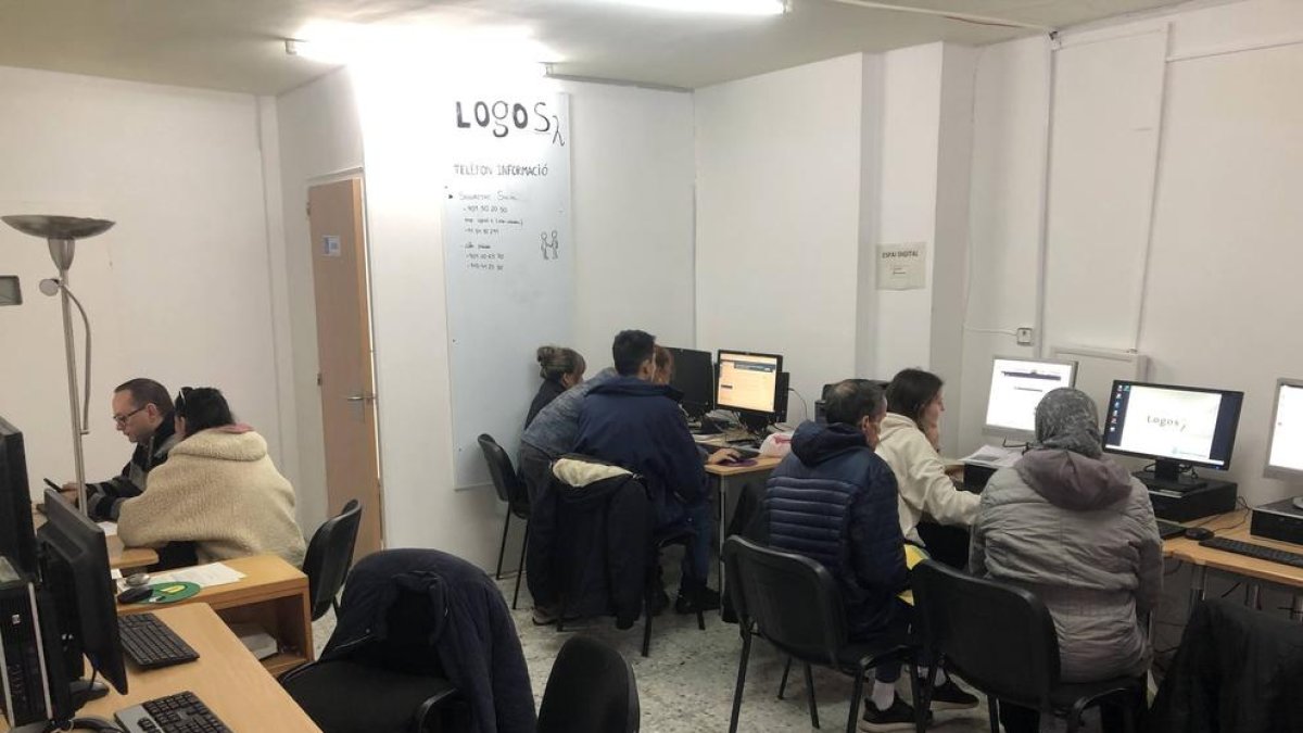 La Asociación Logos Proyectos Sociales cuenta con dos trabajadores y tres voluntarios.