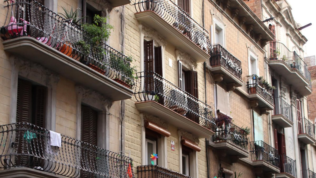 Façanes de diversos edificis a Barcelona.