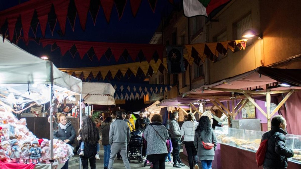Imagen de un mercado medieval en la Pobla de Montornès.