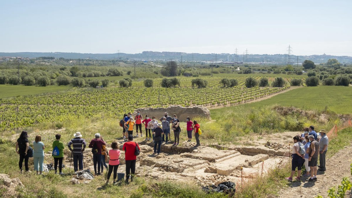 Imatge d'arxiu d'una visita guidada a Mas dels Frares.