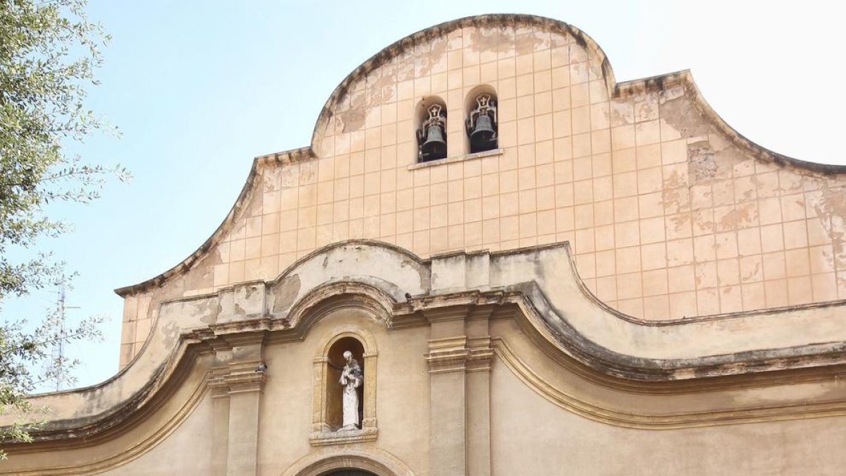 Imatge de l'exterior de la parròquia de Sant Francesc d'Assís, al carrer de Misericòrdia.
