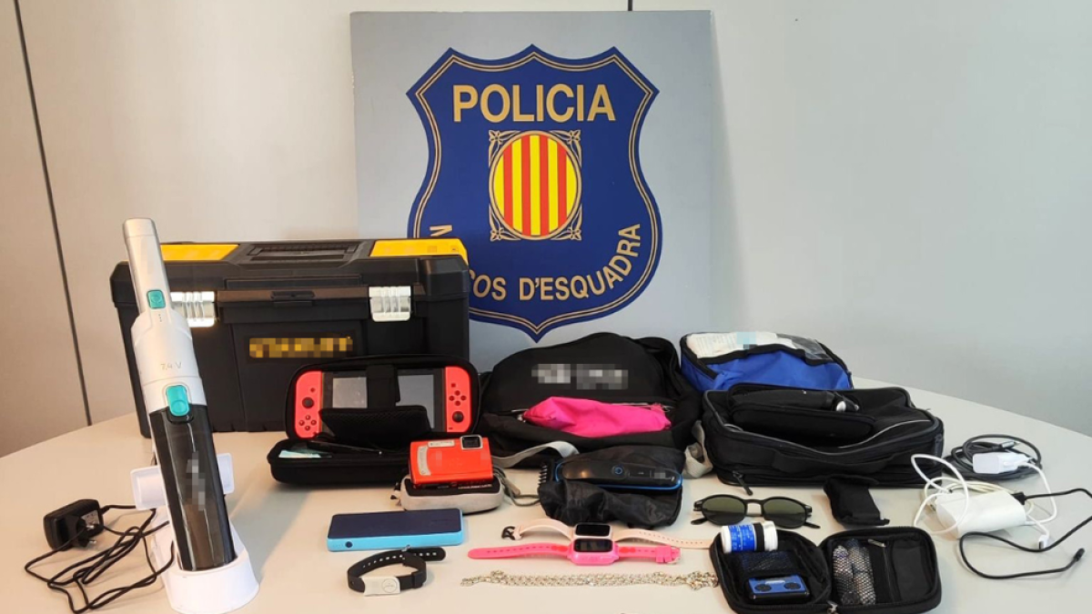 Imagen de los objetos hallados en el vehículo particular del detenido.