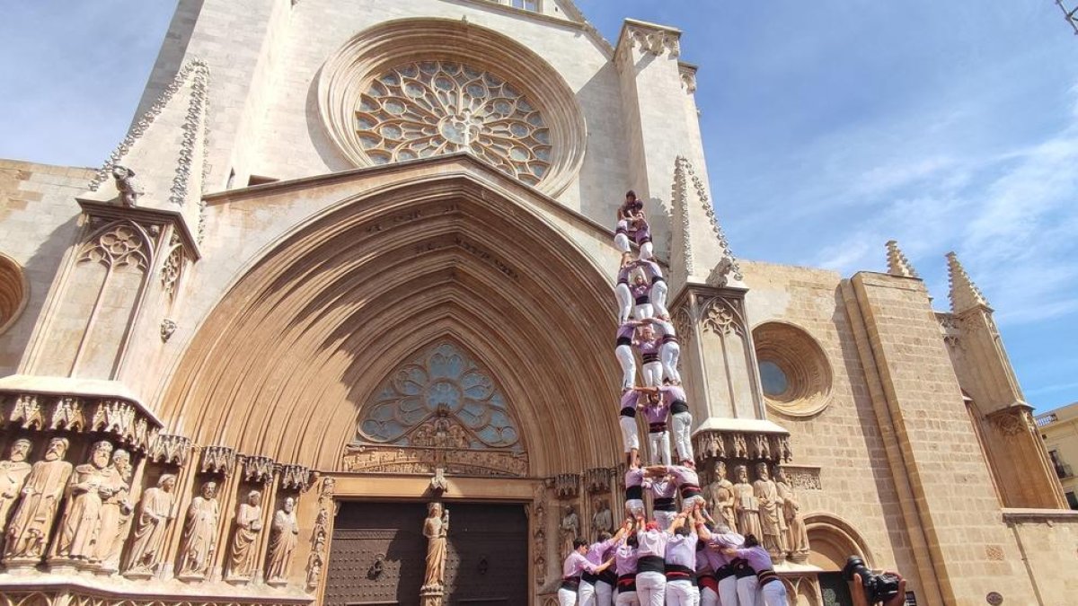 El 3 de 9 amb folre de la Jove de Tarragona ahir al Pla de la Seu.