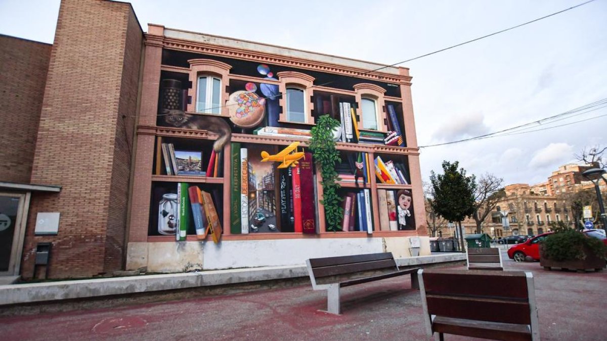 Mural de la la Biblioteca Central Xavier Amorós.