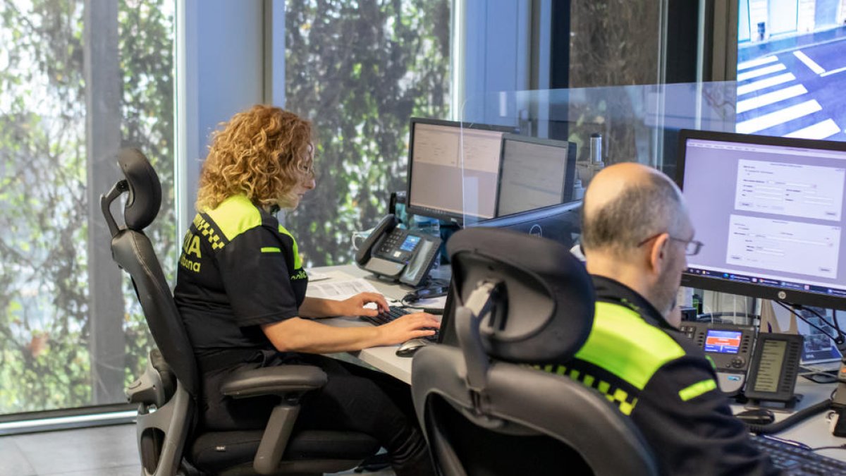 Imatge de la sala de control de la Guàrdia Urbana de Tarragona.
