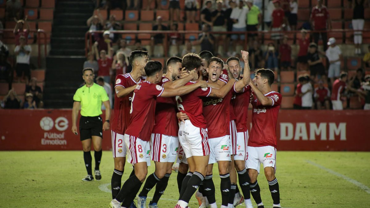 Los jugadores del Nàstic celebrando la victoria ante el Barça.