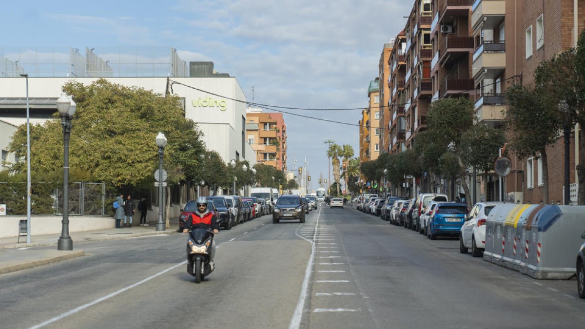 El plan de renovación del pavimento en la avenida de Andorra incluye la creación de un nuevo paso de peatones.