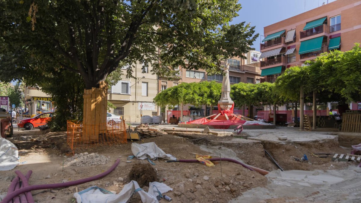 Imatge del juliol dels treballs a la plaça del Víctor.