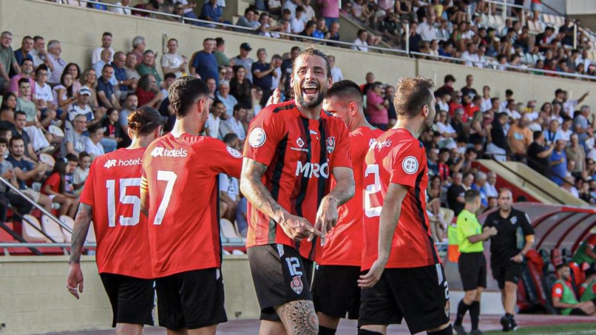 Xavi Molina celebrant el seu gol de la victòria del Reus FC Reddis contra l'Escala.