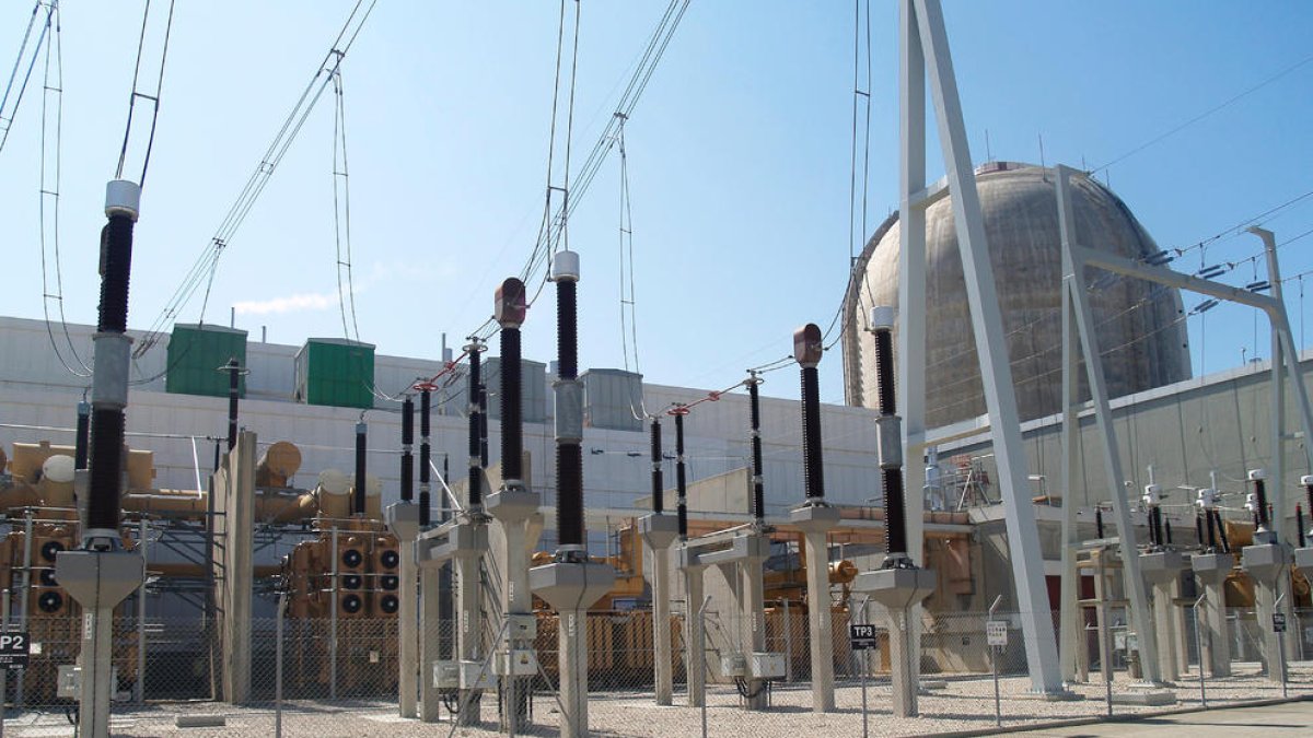 Transformadores de salida de la central nuclear Vandellós II.