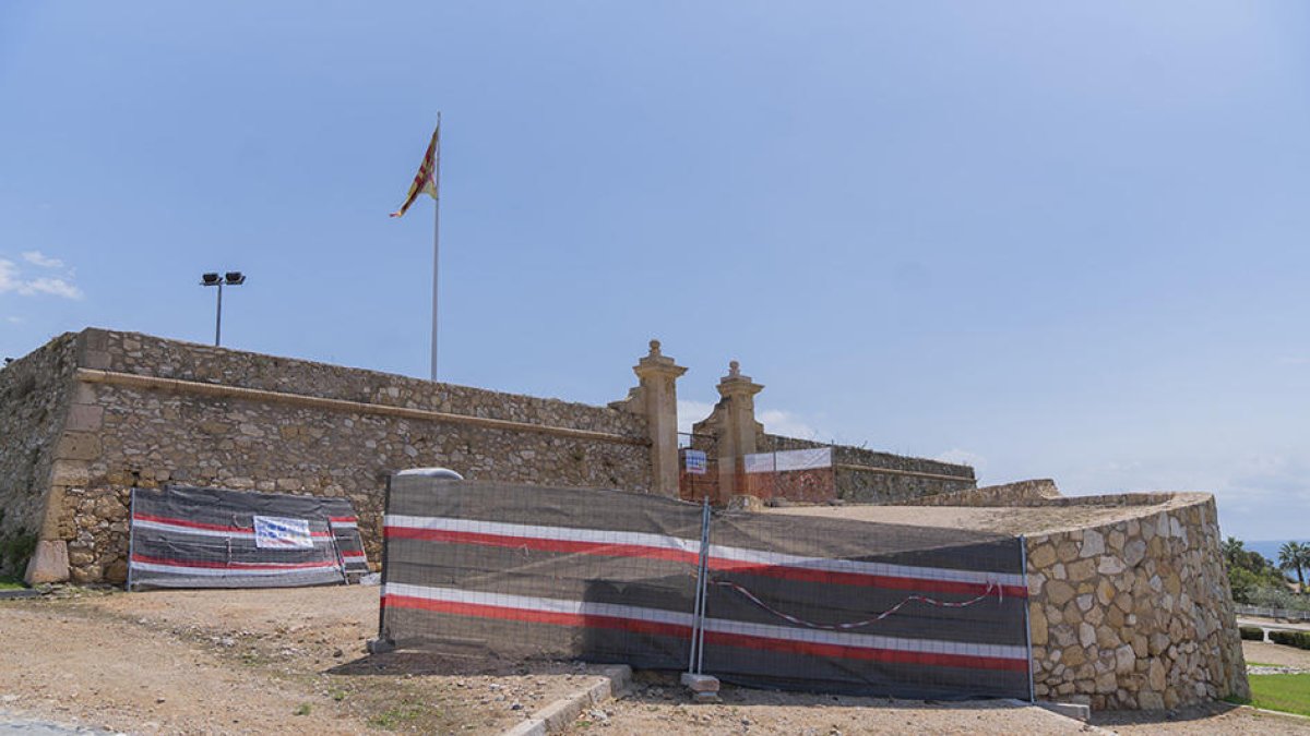 Las obras de rehabilitación del Fortí de Sant Jordi empezaron a principios del pasado julio.