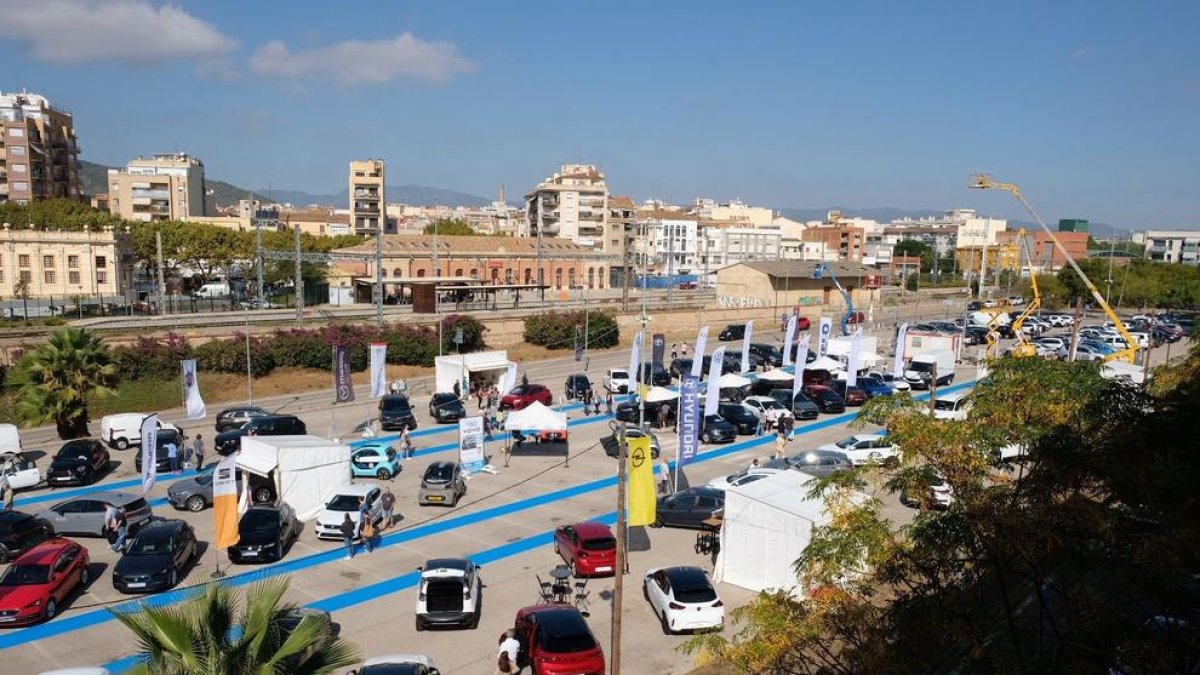 Un año más las atracciones de la Feria de Santa Teresa se ubicarán al parking de avenida del Camp d'Esports.