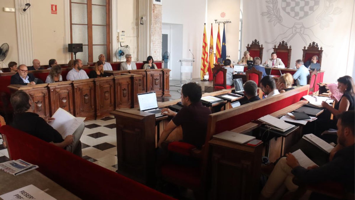 Imagen de un plenario municipal celebrado en el Ayuntamiento de Tarragona.