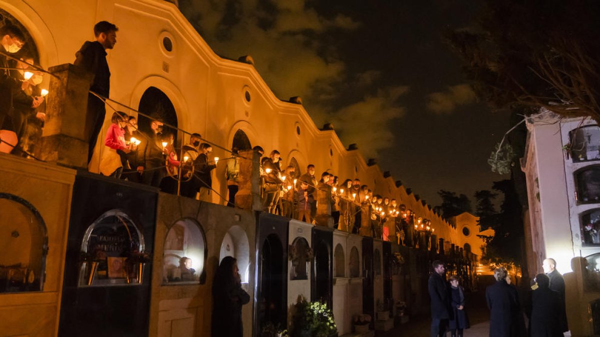 Imatge de la darrera edició de les visites noctures al Cementiri per Tots Sants.