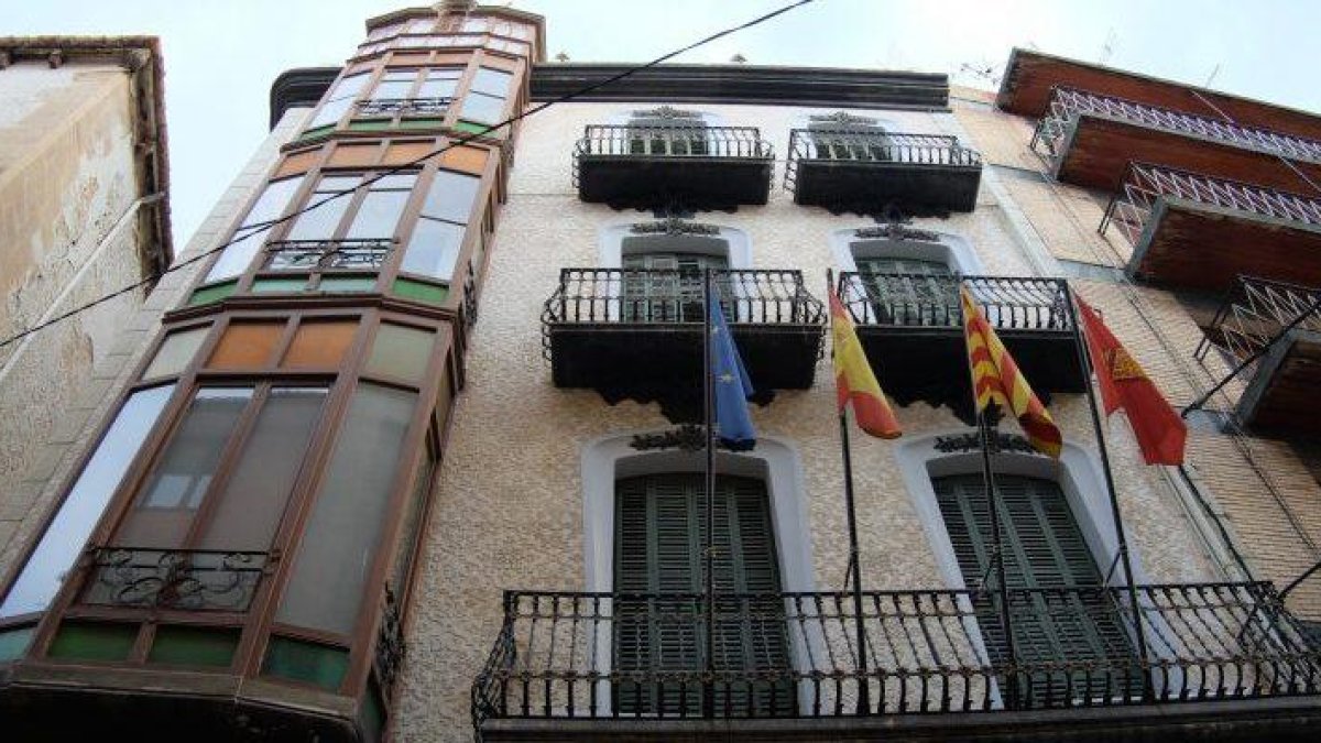 Fachada del Palau Climent de Tortosa, donde se encuentra la sede de la Diputació de Tarragona.