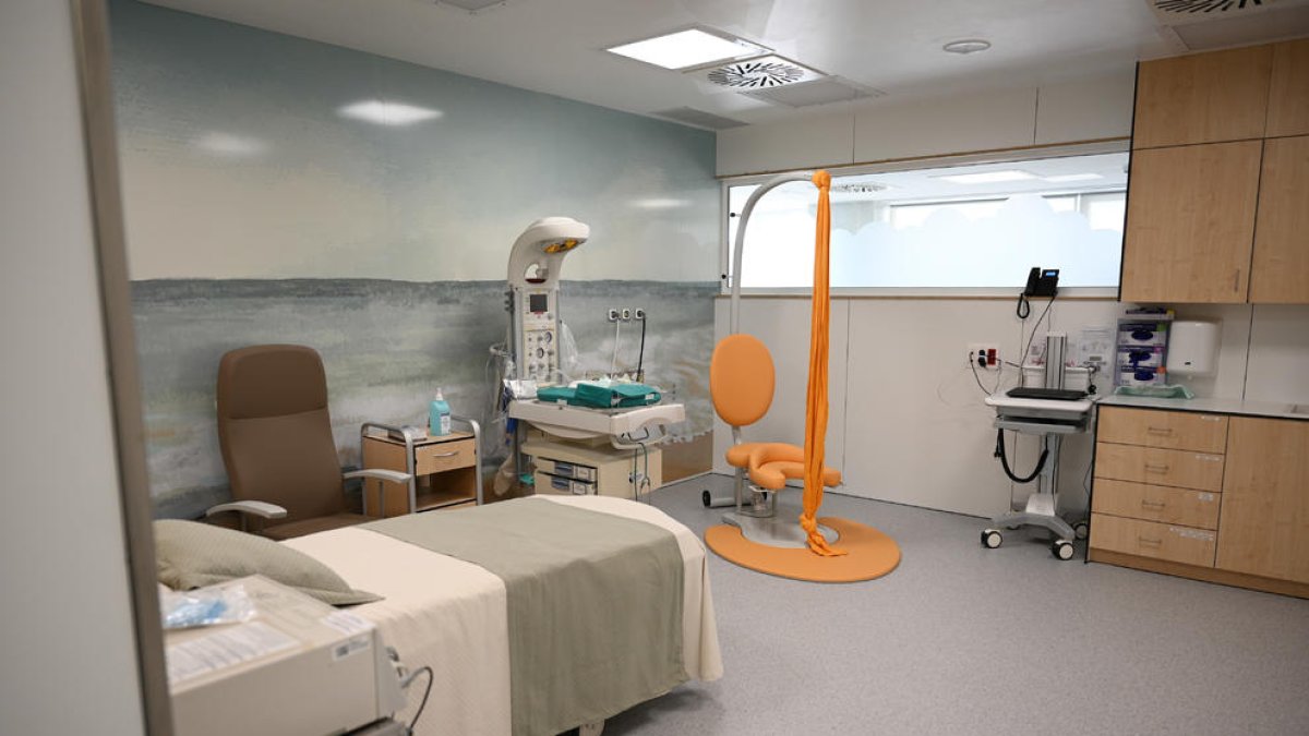 Un espai de la nova sala de parts de l'Hospital Comarcal de Móra d'Ebre.