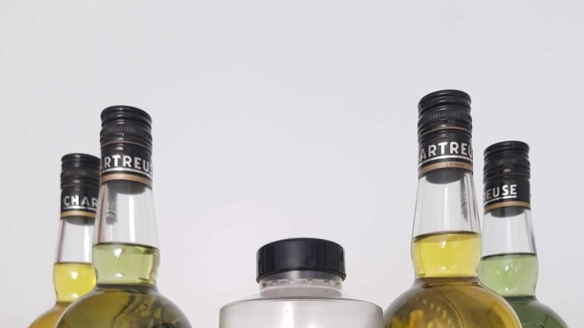 Serie limitada de botellas de Chartreuse por Santa Tecla 2023.