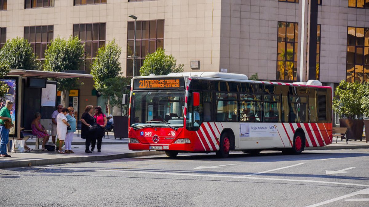 Imatge d'arxiu d'un autobús urbà a Tarragona.