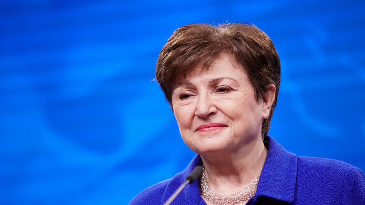 La presidenta del Fons Monetari Internacional (FMI), Kristalina Georgieva, en una roda de premsa posterior a la celebració de l'Eurogrup a Brussel·les.