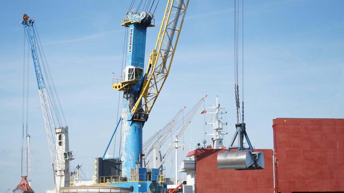 El tráfico marítimo del Port de Tarragona se sitúa en los 2,56 millones de toneladas.