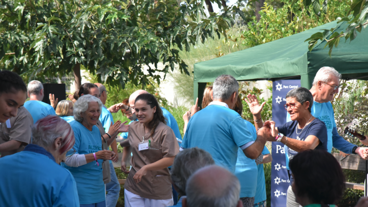 El festival está dirigido a los pacientes de Alzheimer de la demarcación y reunió a un centenar de personas