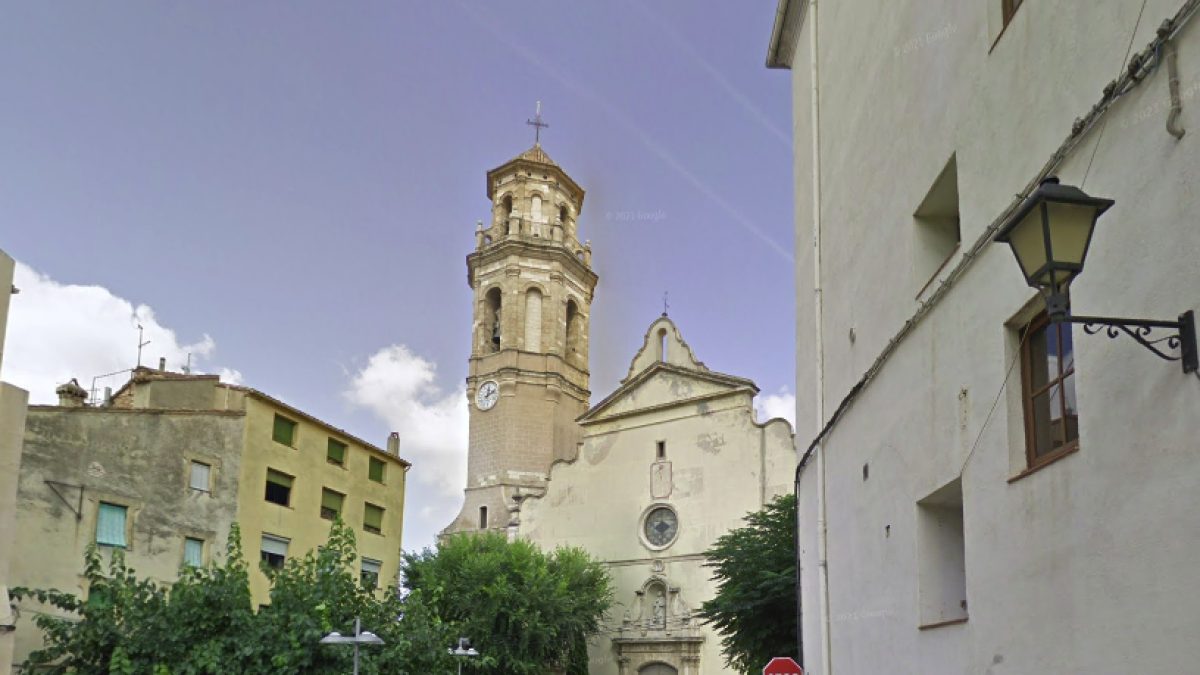 Imagen de la Parroquia de Santa María de Falset y su campanario.