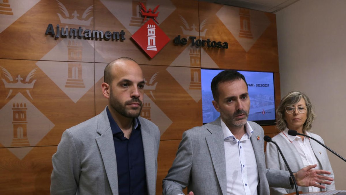 L'alcalde de Tortosa, Jordi Jordan, exposant els principals punts del PAM 2023-2027 a l'Ajuntament de Tortosa.