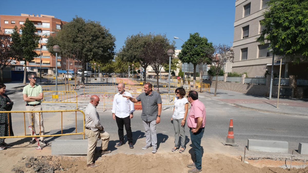 El alcalde y el concejal de Obra Pública visitaron el lunes las obras, acompañados por los directores del proyecto y el responsable de la empresa adjudicataria.