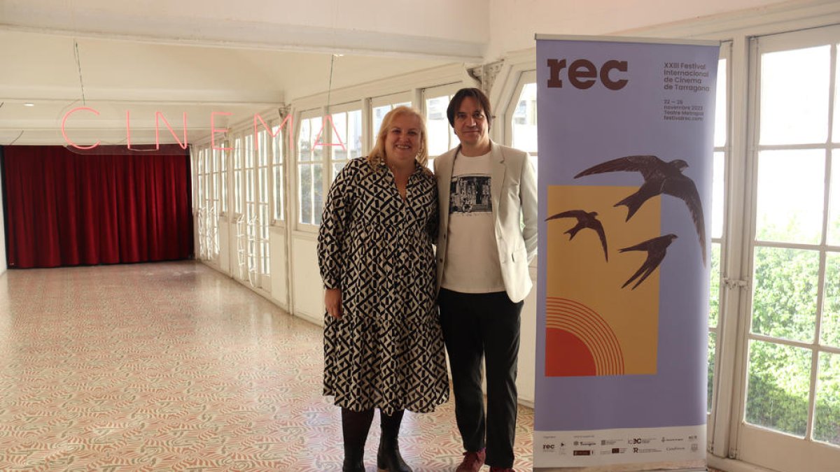 La regidora de Cultura de l'Ajuntament de Tarragona i el director artístic del Festival REC a la presentació de la 23a edició del certamen.