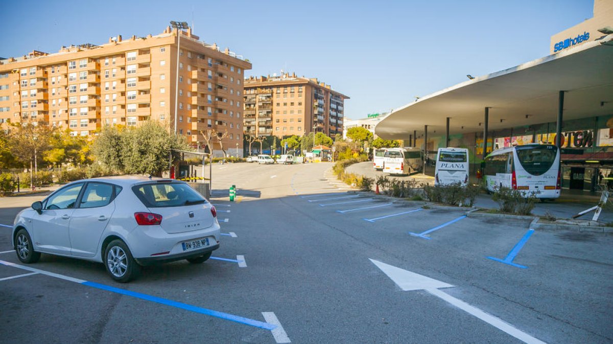 L'intercanviador d'autobusos s'ubicarà a l'actual aparcament del carrer de Doctor Battestini.