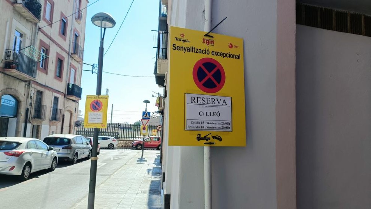 La señalización colocada en la calle del Lleó y en Enric d'Ossó.