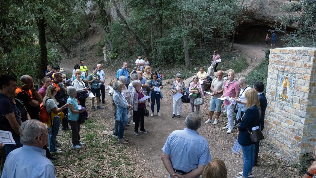 Imatge de la delegació de la Pobla de Mafumet al santuari de la Mare de Déu de Montserrat.