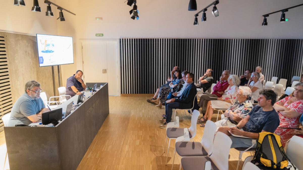 Els ponents durant la conferència.