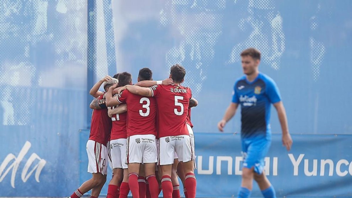 Els jugadors del Nàstic celebrant el gol de Borja Martínez.