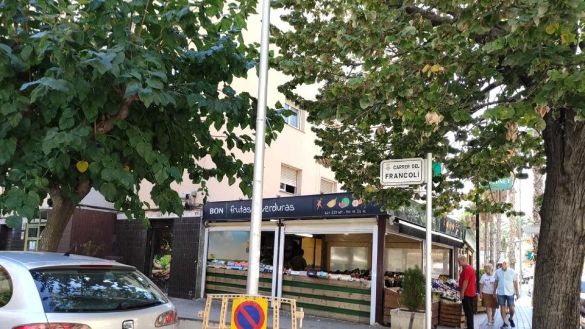 Imatge d'un dels carrers on l'Ajuntament de Salou portarà a terme actuacions per millorar la mobilitat.