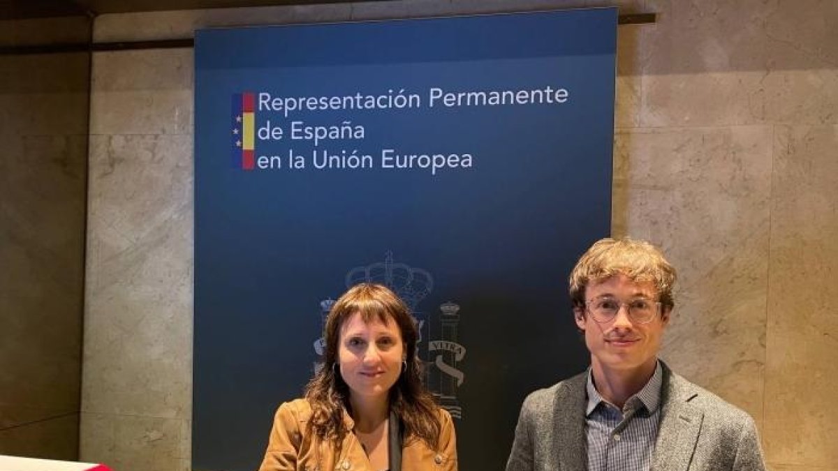 Marga Payola y Pol Cruz-Corominas, representantes de Plataforma per la Llengua.