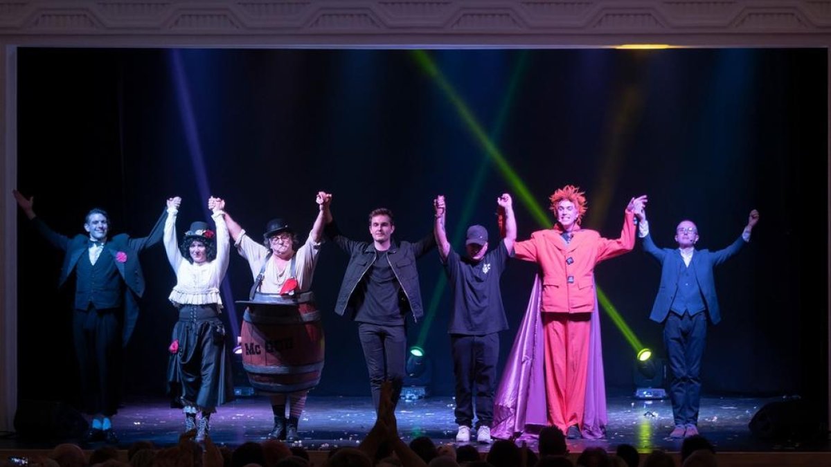 La imatge de la Gala Internacional de Màgia que es va fer el divendres al vespre i que va omplir el Teatre Municipal Orfeó Canongí.