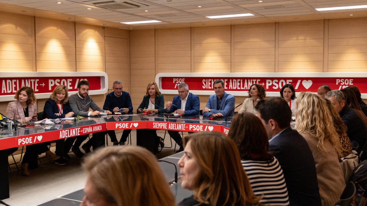 Pedro Sánchez y el comité federal del PSOE.