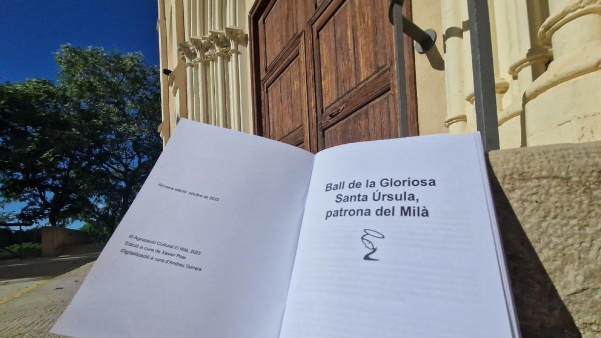 El libreto que recoge el texto íntegro del Ball Parlat que ha sido recuperado en el Milán.