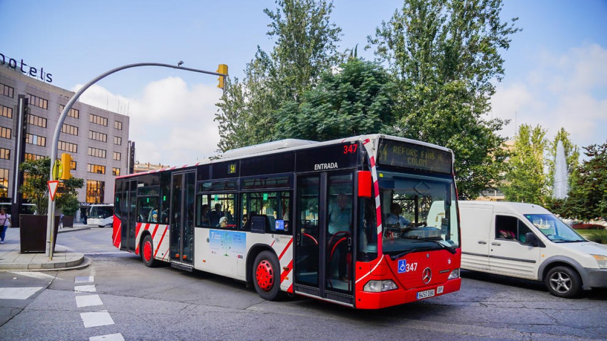 Imatge d'arxiu d'un autobús de l'EMT a Tarragona.