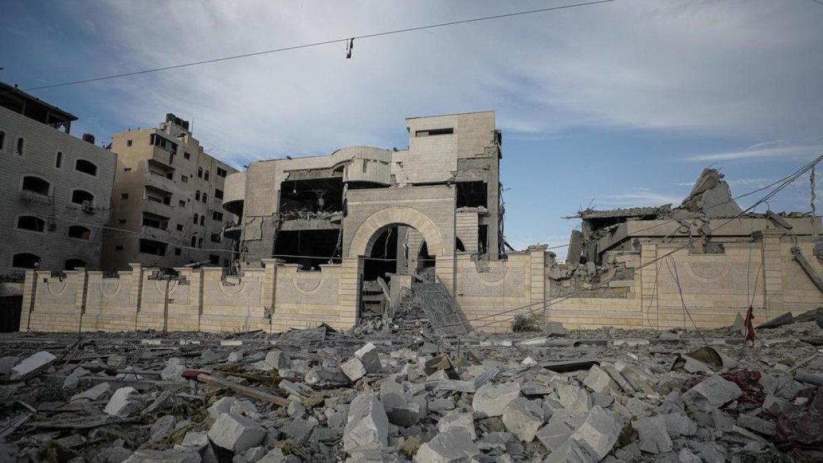 Segons el ministeri de Salut de Gaza, almenys 8.525 palestins han mort pels atacs israelians.