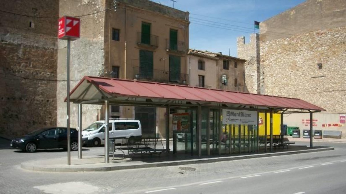 Imagen de una parada del servicio de transporte comarcal de la Conca de Barberà.