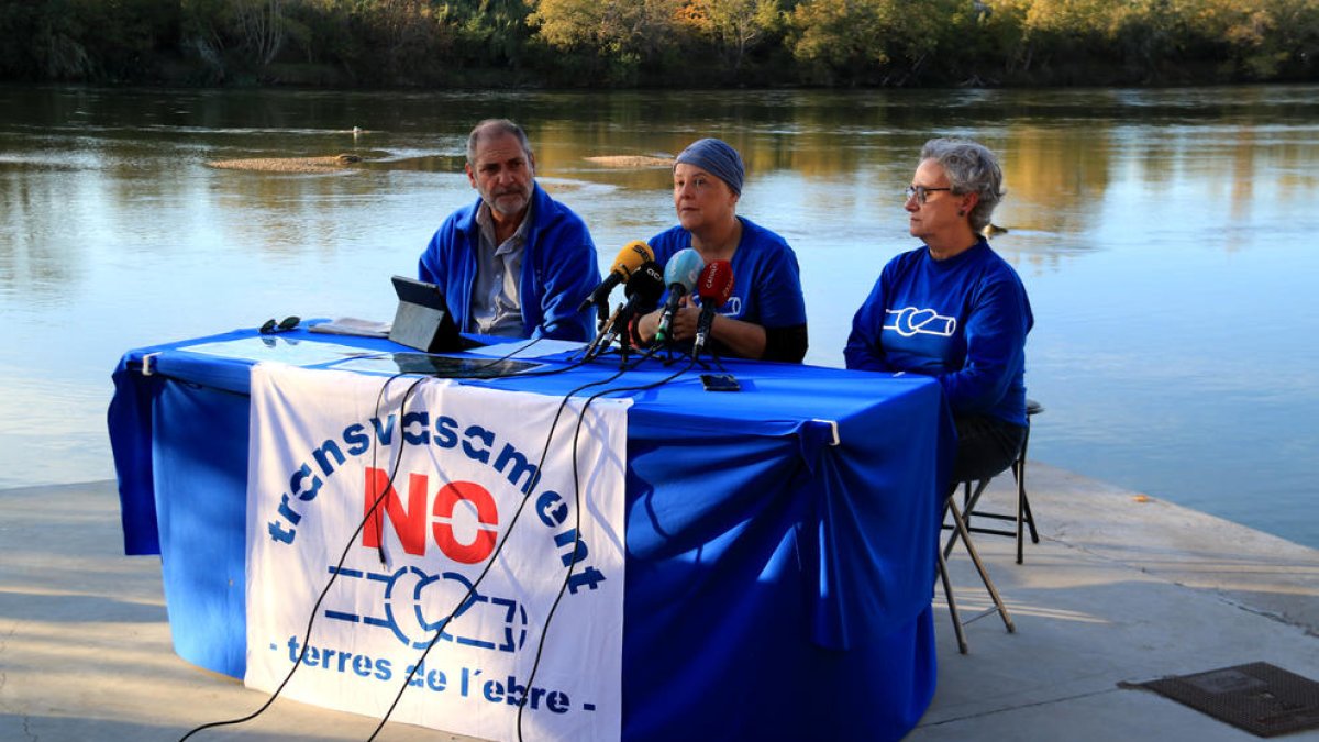 Joan Antoni Panisello, Susanna Abella y Matilde Font, de la PDE.