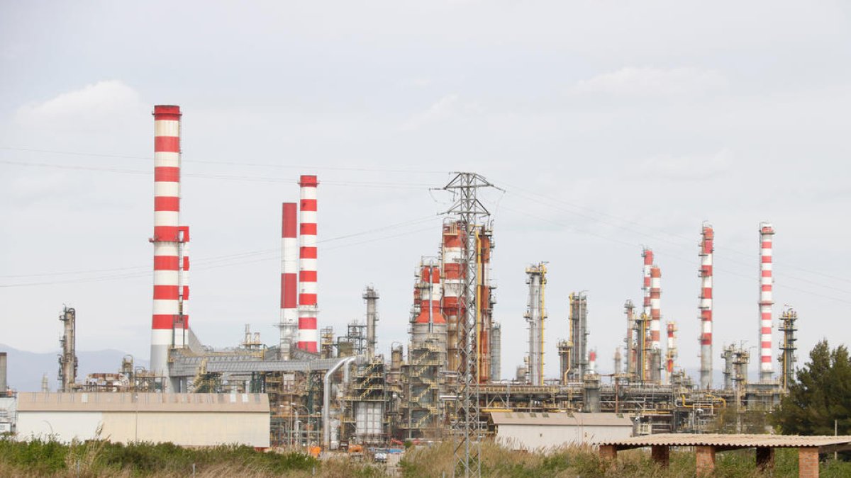 Industria petroquímica del polígono norte desde Constantí.